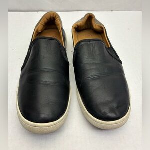 UGG women’s Black Slip-On Leather Sneakers, SZ 8.5, box 19